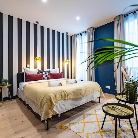 Monsieur Pigalle Apartment *