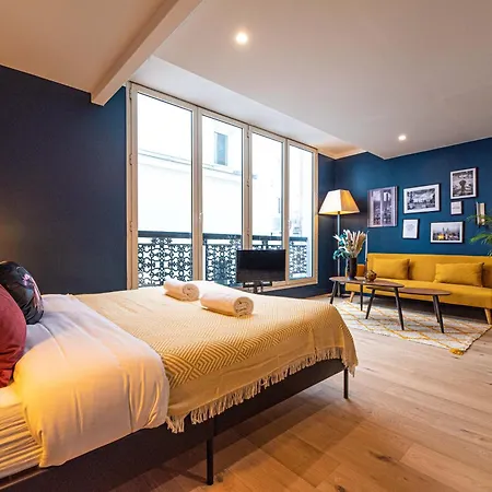 Monsieur Pigalle Apartment